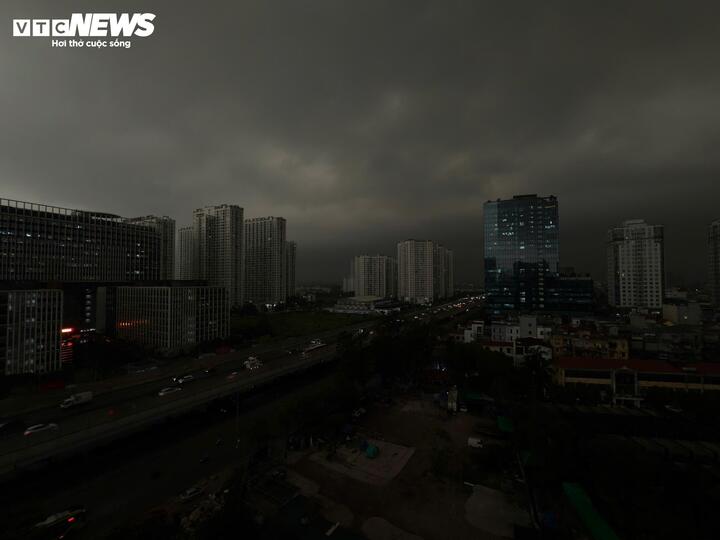 Th&aacute;i Nguy&ecirc;n: C&acirc;y bật gốc trong mưa lớn khiến người phụ nữ b&aacute;n x&ocirc;i tử vong - Ảnh 5.