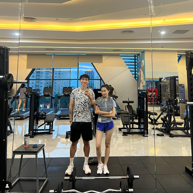 Do&atilde;n Hải My khoe eo thon sau sinh: Mẹ v&agrave; b&eacute; c&ugrave;ng tập gym tại biệt thự bạc tỷ - Ảnh 5.