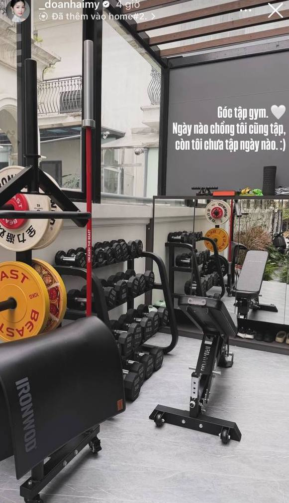 Do&atilde;n Hải My khoe eo thon sau sinh: Mẹ v&agrave; b&eacute; c&ugrave;ng tập gym tại biệt thự bạc tỷ - Ảnh 3.