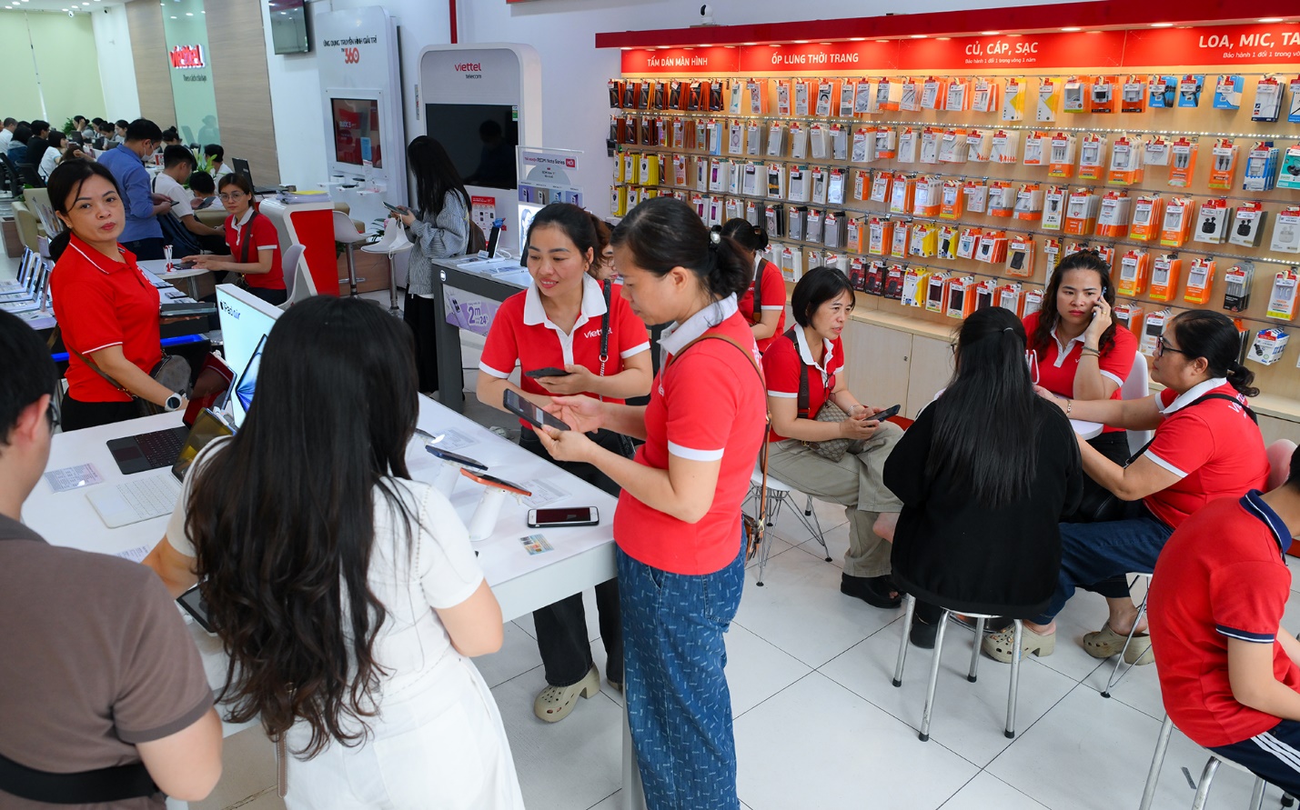 Ghi nhận thực tế những ng&agrave;y đầu Th&ocirc;ng tư 08 c&oacute; hiệu lực: Lượng kh&aacute;ch tăng nhưng th&ocirc;ng suốt, kh&ocirc;ng xảy ra qu&aacute; tải - Ảnh 1.