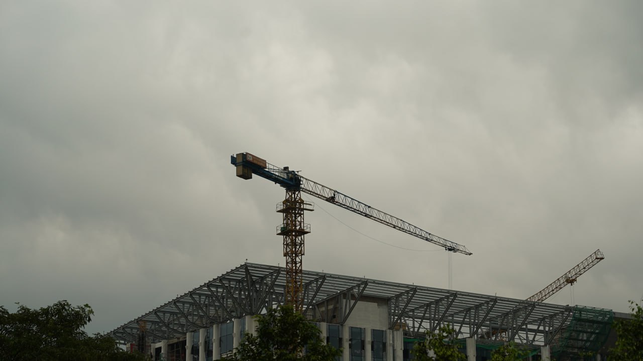 Thời tiết H&agrave; Nội bất thường l&uacute;c 9h s&aacute;ng: Bầu trời u &aacute;m v&agrave; mưa nhỏ - Ảnh 4.