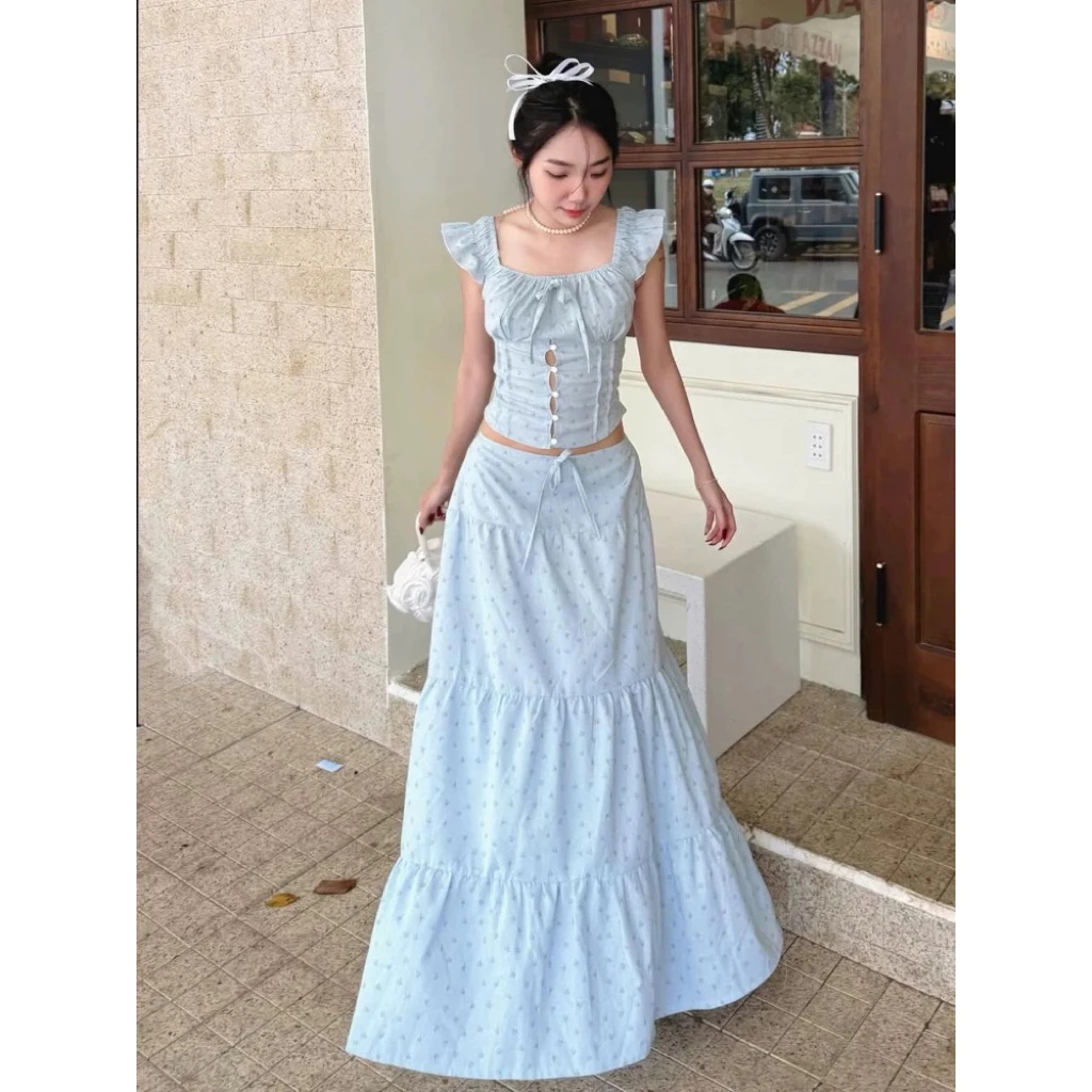 8 c&aacute;ch phối ch&acirc;n v&aacute;y hoa nh&iacute; gi&uacute;p n&agrave;ng mặc đẹp từ c&ocirc;ng sở đến đi biển - Ảnh 11.