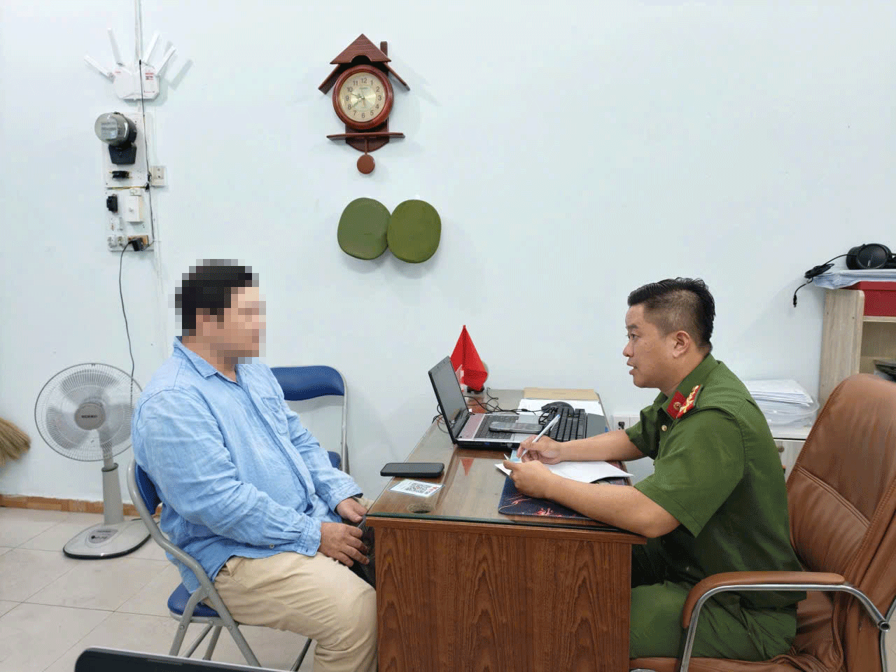 TPHCM xử phạt nguội 2 trường hợp vứt r&aacute;c nơi c&ocirc;ng cộng qua camera gi&aacute;m s&aacute;t - Ảnh 2.