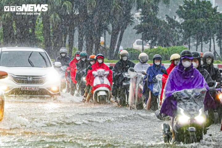 Dự b&aacute;o thời tiết 10 ng&agrave;y: Miền Bắc mưa d&ocirc;ng , miền Trung nắng n&oacute;ng 2026 - Ảnh 1.