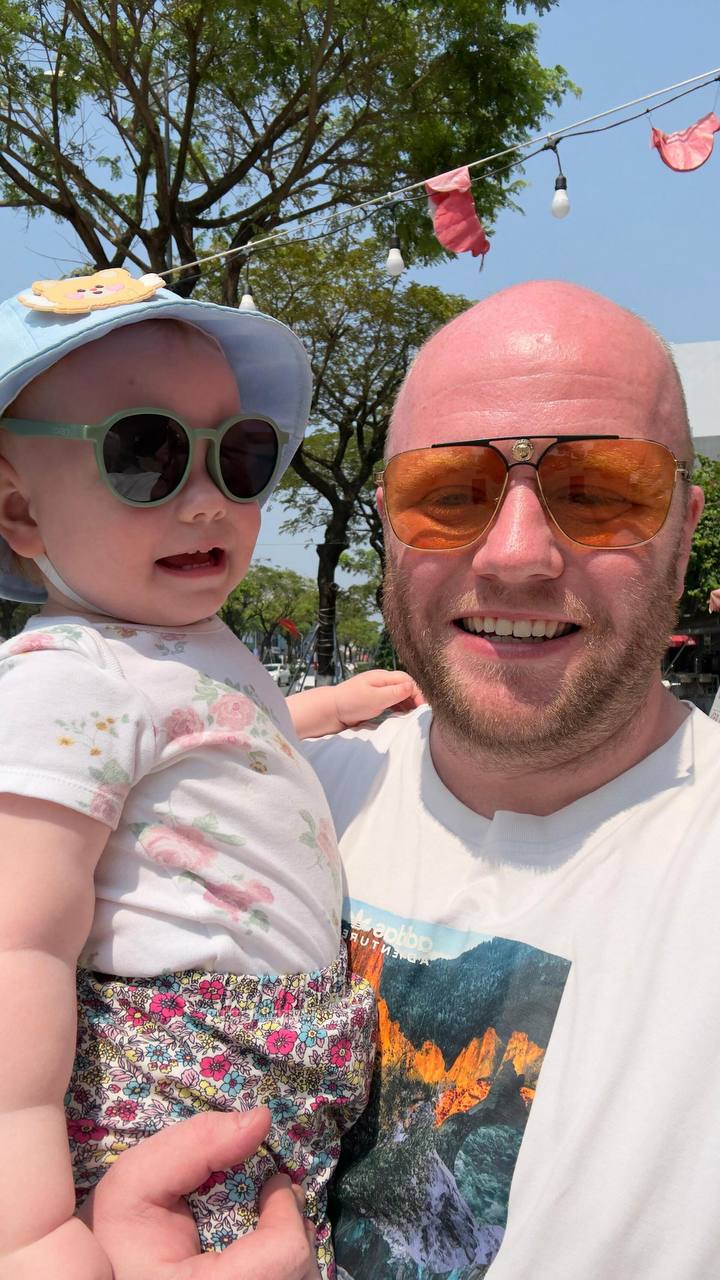 Kh&aacute;ch T&acirc;y bất ngờ trước t&igrave;nh y&ecirc;u thương trẻ con của người Việt - Ảnh 1.