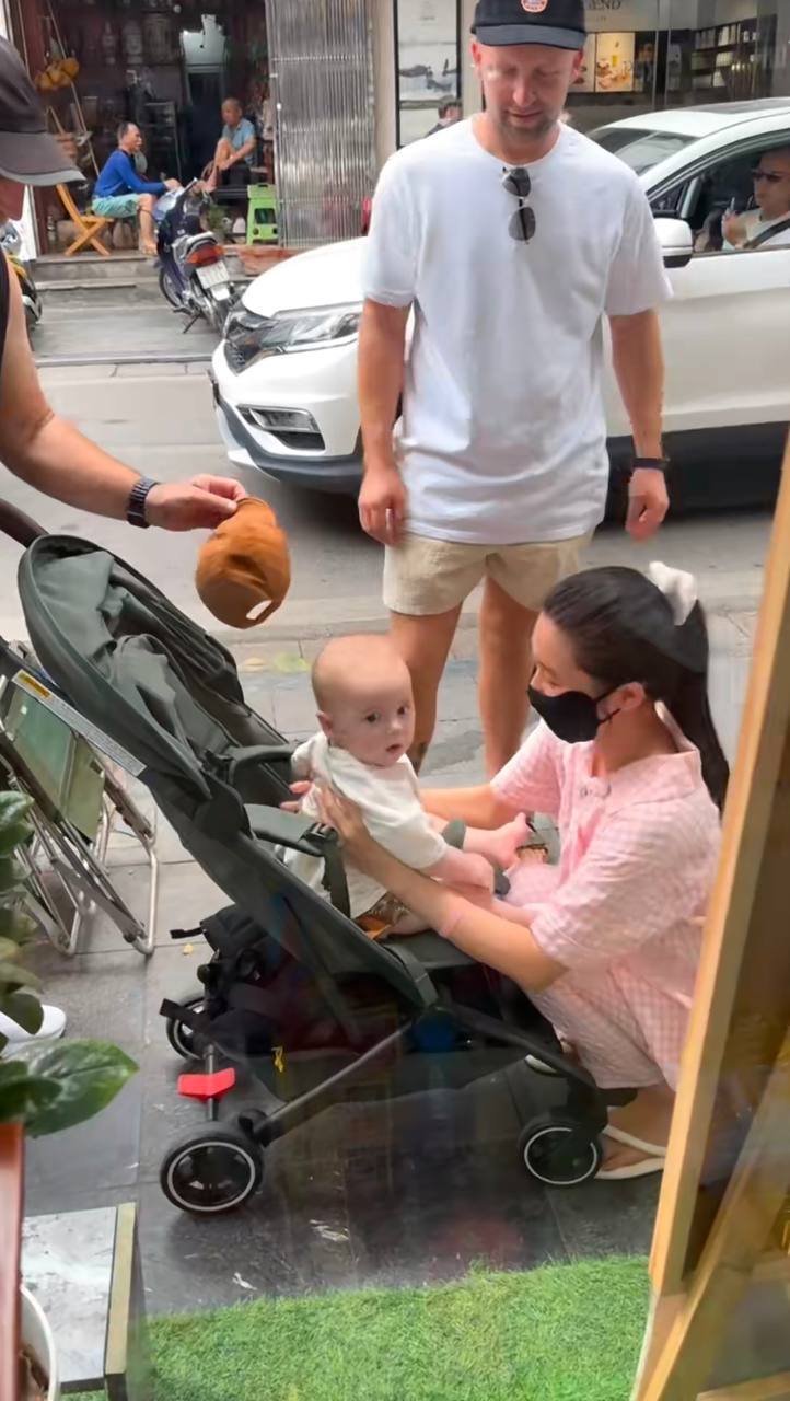 Kh&aacute;ch T&acirc;y bất ngờ trước t&igrave;nh y&ecirc;u thương trẻ con của người Việt - Ảnh 4.