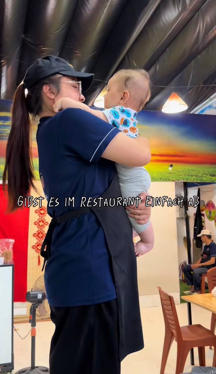 Kh&aacute;ch T&acirc;y bất ngờ trước t&igrave;nh y&ecirc;u thương trẻ con của người Việt - Ảnh 2.