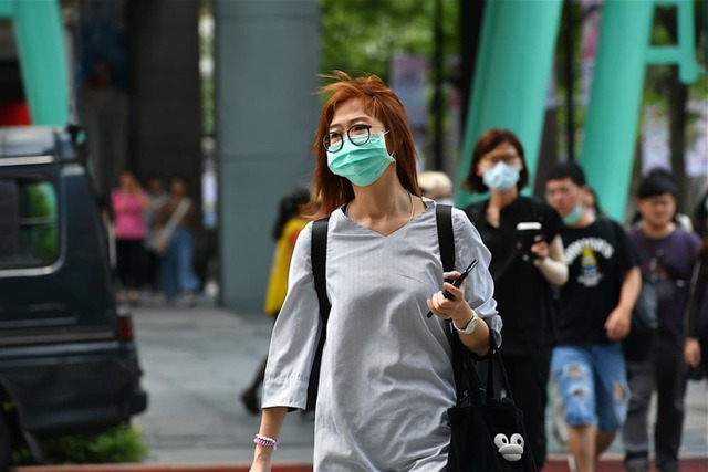 Gi&aacute; cả leo thang, ti&ecirc;u 1 đồng cũng r&eacute;n: Giờ ăn no l&agrave; được, 3 th&aacute;ng mới d&aacute;m ăn 1 bữa ngon, c&ograve;n mua sắm th&igrave; th&ocirc;i hẳn - Ảnh 3.