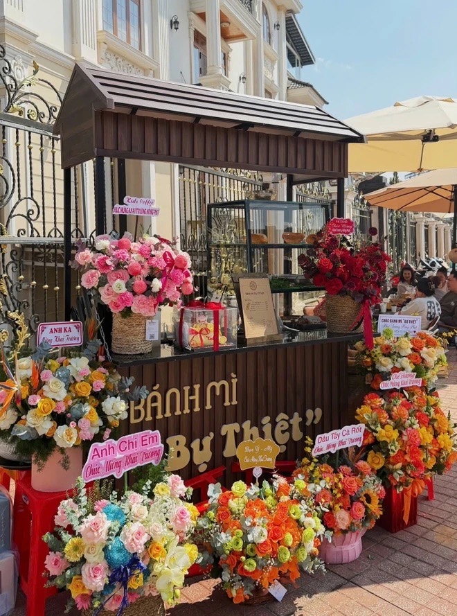 Danh t&iacute;nh c&ocirc; chủ qu&aacute;n b&aacute;nh m&igrave; ở Đ&agrave; Lạt: Tạm đ&oacute;ng cửa sau 2 tuần v&igrave; qu&aacute; đ&ocirc;ng kh&aacute;ch - Ảnh 1.