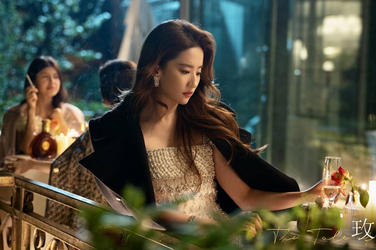 Nhan sắc Lưu Diệc Phi 17 tuổi: H&igrave;nh ảnh g&acirc;y sốt trong l&agrave;ng giải tr&iacute; hoa ngữ - Ảnh 11.