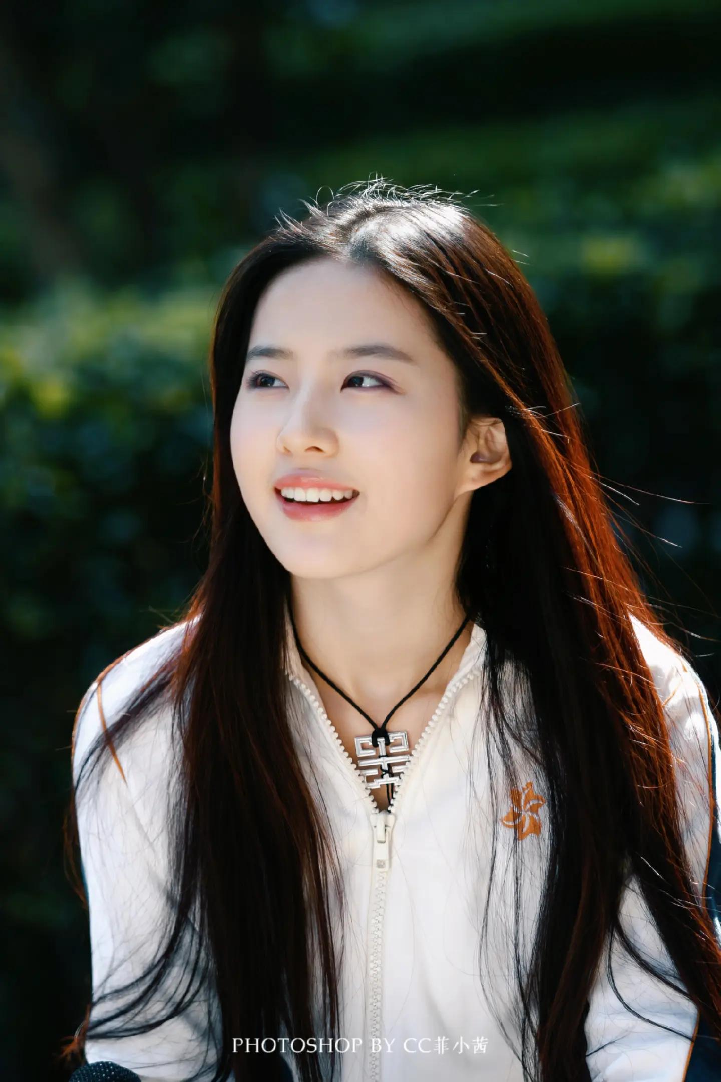 Nhan sắc Lưu Diệc Phi 17 tuổi: H&igrave;nh ảnh g&acirc;y sốt trong l&agrave;ng giải tr&iacute; hoa ngữ - Ảnh 6.