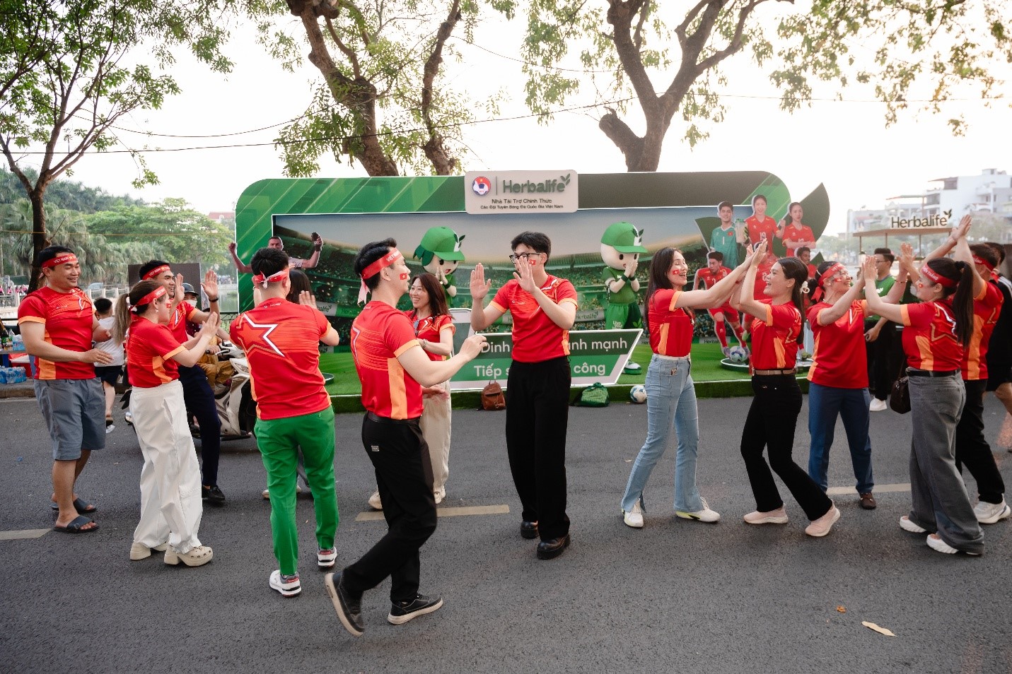 Herbalife Việt Nam tổ chức Fanzone tiếp lửa Đội tuyển Việt Nam trong trận đấu quan trọng gặp Malaysia tại v&ograve;ng loại Asian Cup 2027- Ảnh 2.