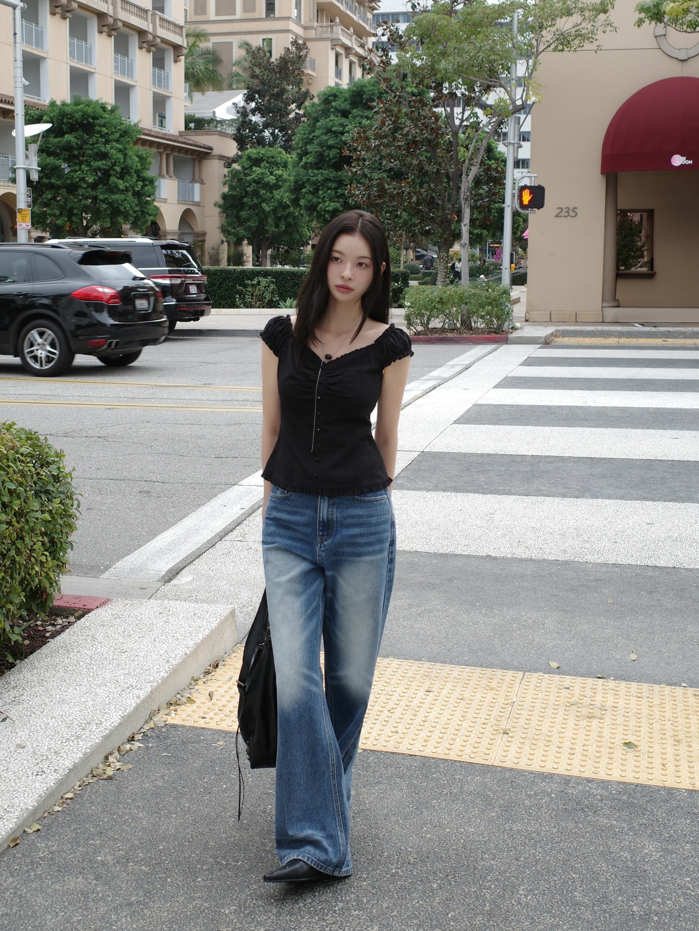 Chị em ơi , chọn NGAY 2 kiểu quần jeans mùa hè nhẹ mát cho phong cách thời trang - Ảnh 1. Chị em ơi , chọn NGAY 2 kiểu quần jeans mùa hè nhẹ mát cho phong cách thời trang - Ảnh 1.