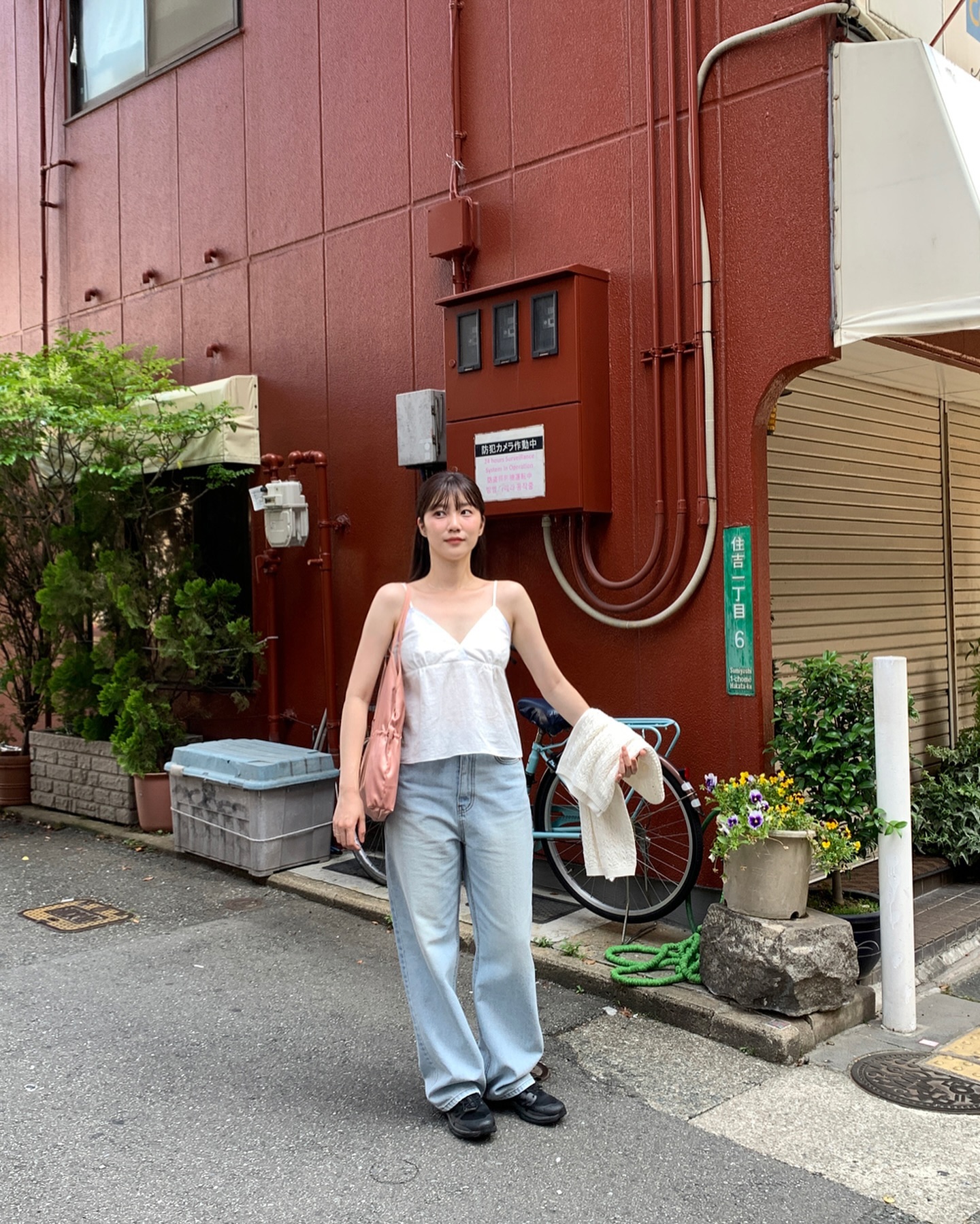 Chị em ơi , chọn NGAY 2 kiểu quần jeans mùa hè nhẹ mát cho phong cách thời trang - Ảnh 3. Chị em ơi , chọn NGAY 2 kiểu quần jeans mùa hè nhẹ mát cho phong cách thời trang - Ảnh 3.