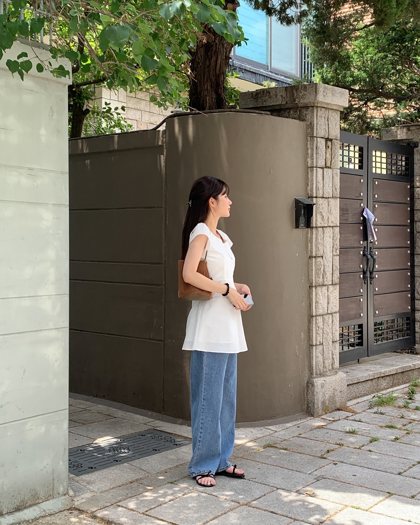 Chị em ơi , chọn NGAY 2 kiểu quần jeans mùa hè nhẹ mát cho phong cách thời trang - Ảnh 5. Chị em ơi , chọn NGAY 2 kiểu quần jeans mùa hè nhẹ mát cho phong cách thời trang - Ảnh 5.