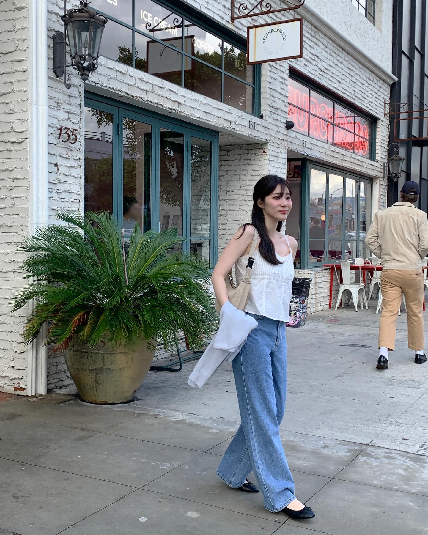 Chị em ơi , chọn NGAY 2 kiểu quần jeans mùa hè nhẹ mát cho phong cách thời trang - Ảnh 6. Chị em ơi , chọn NGAY 2 kiểu quần jeans mùa hè nhẹ mát cho phong cách thời trang - Ảnh 6.