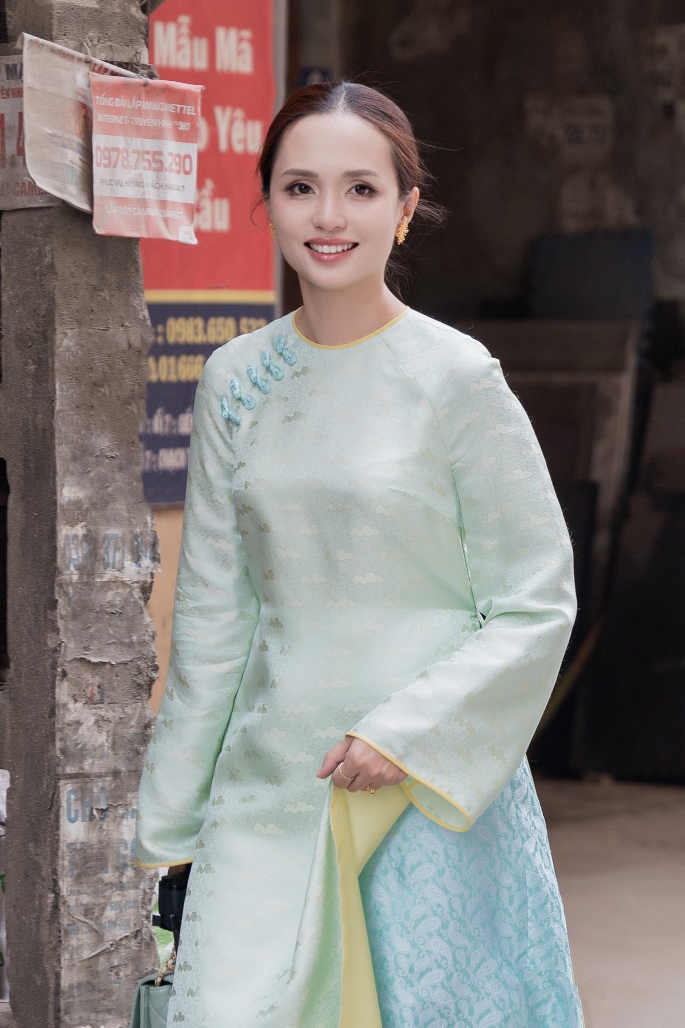 Huyền Mi v&agrave; con g&aacute;i x&aacute;ch t&uacute;i hiệu đi ăn cưới: Phong c&aacute;ch mẹ v&agrave; b&eacute; 2026 - Ảnh 2.