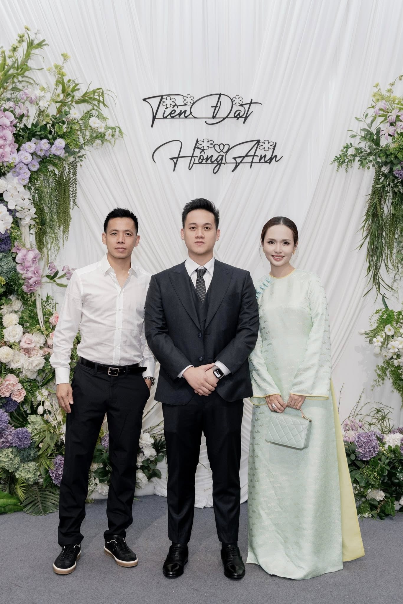 Huyền Mi v&agrave; con g&aacute;i x&aacute;ch t&uacute;i hiệu đi ăn cưới: Phong c&aacute;ch mẹ v&agrave; b&eacute; 2026 - Ảnh 3.