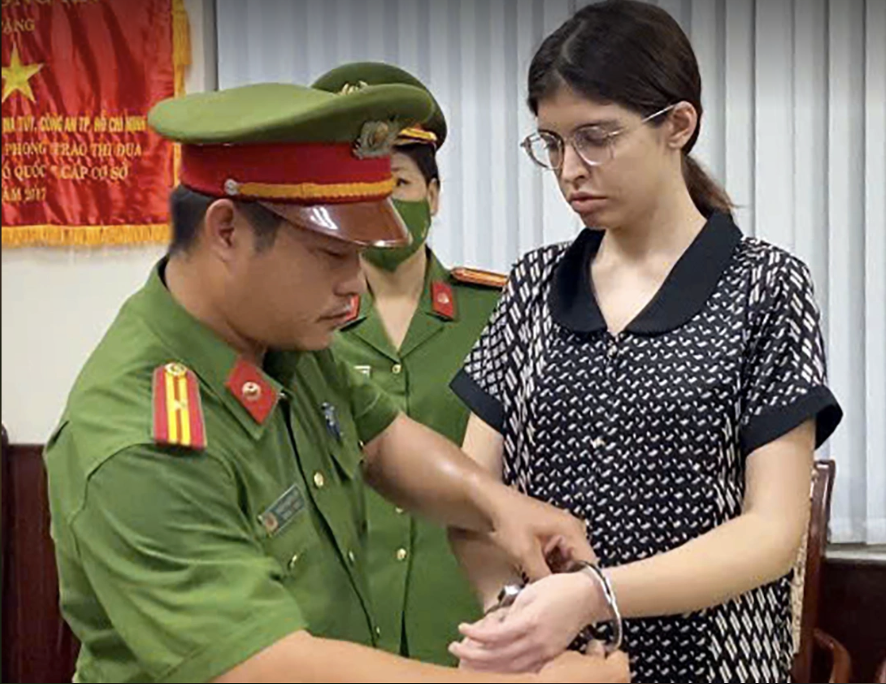 Ca sĩ Chi D&acirc;n v&agrave; người mẫu An T&acirc;y bị bắt v&igrave; sử dụng ma t&uacute;y tại tphcm - Ảnh 2.