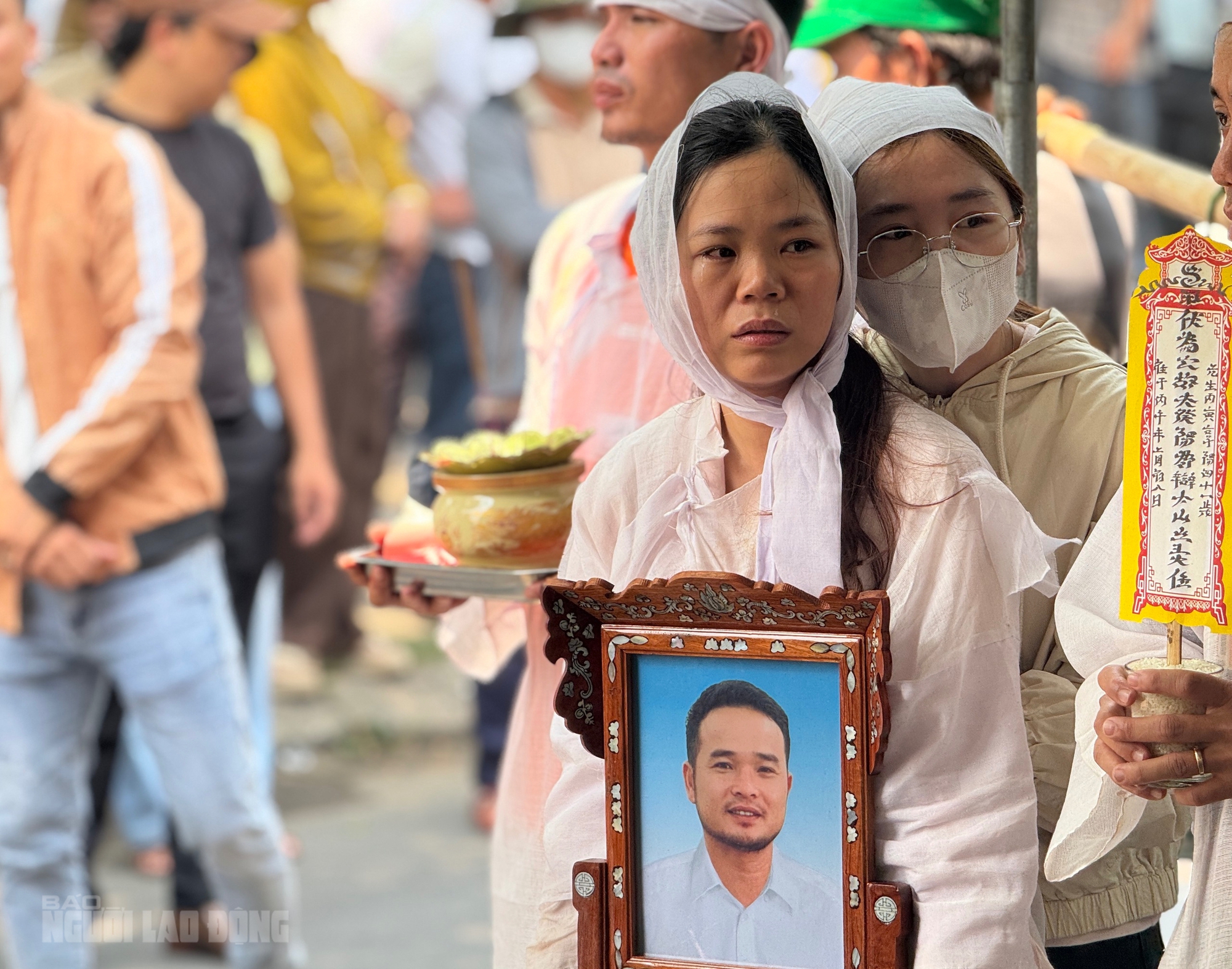 Vụ t&agrave;i xế taxi Biện Th&aacute;i Sơn bị s&aacute;t hại tại Quảng Trị: Nỗi đau mất m&aacute;t lớn - Ảnh 2.