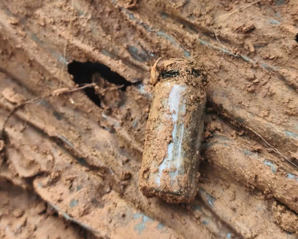 Ph&aacute;t hiện h&agrave;i cốt liệt sĩ v&agrave; lọ thủy tinh chứa th&ocirc;ng tin tại Quảng Trị - Ảnh 2.