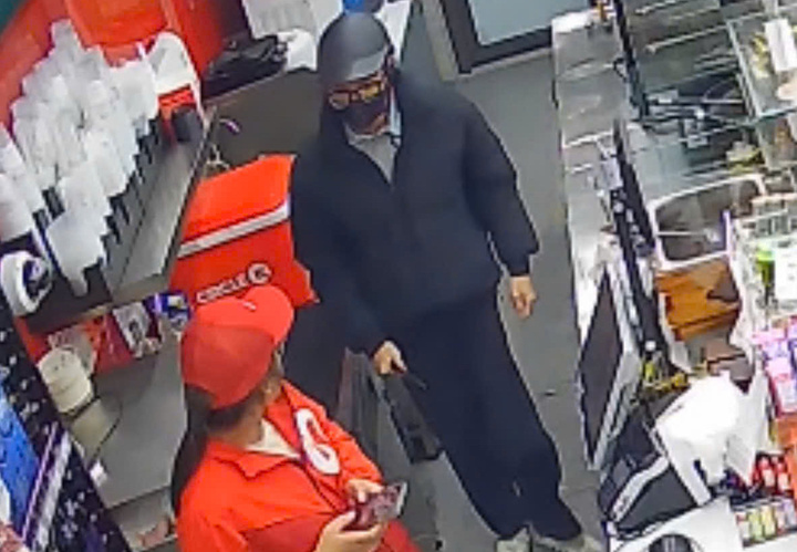 Cướp tiền tại cửa h&agrave;ng Circle K H&agrave; Đ&ocirc;ng: Vụ việc r&uacute;ng động đ&ecirc;m khuya 2026 - Ảnh 1.