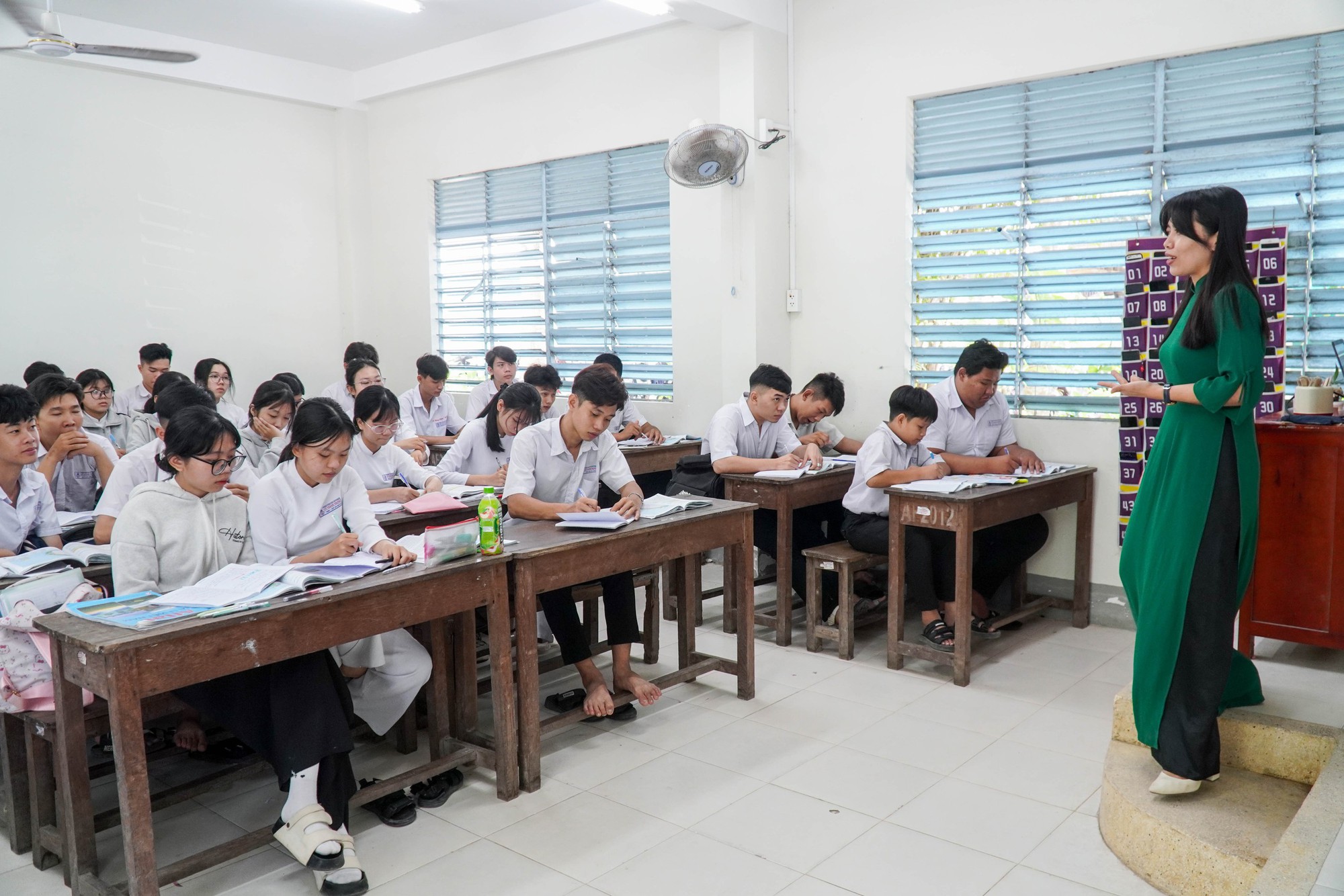 Ch&agrave;ng trai t&iacute; hon v&agrave; lời hứa với b&agrave; nội: 