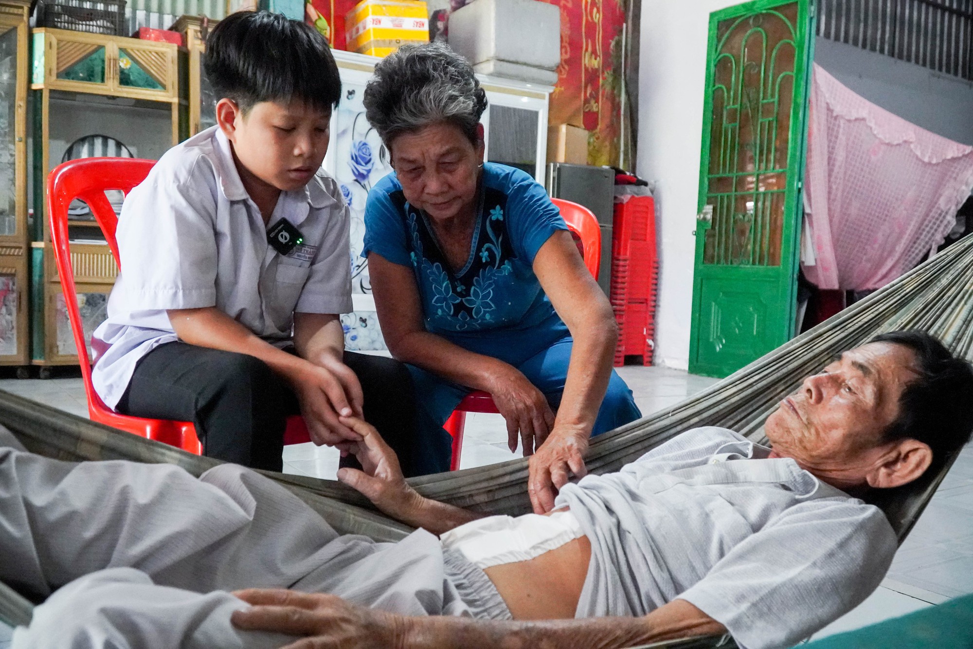 Ch&agrave;ng trai t&iacute; hon v&agrave; lời hứa với b&agrave; nội: 