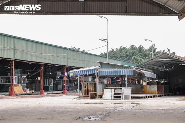 Cận cảnh l&ograve; mổ tuồn lợn bệnh v&agrave;o trường học ở H&agrave; Nội 2026 - Ảnh 3.