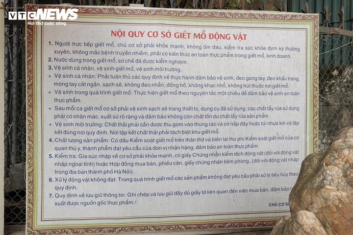 Cận cảnh l&ograve; mổ tuồn lợn bệnh v&agrave;o trường học ở H&agrave; Nội 2026 - Ảnh 8.