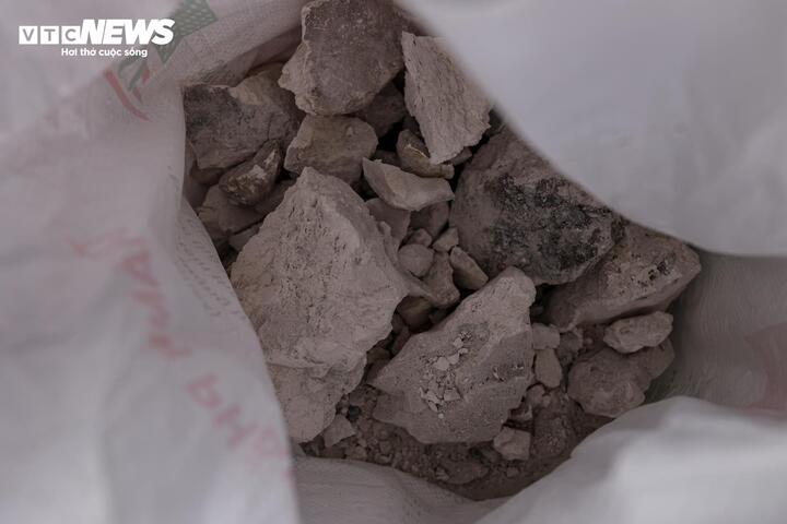 Cận cảnh l&ograve; mổ tuồn lợn bệnh v&agrave;o trường học ở H&agrave; Nội 2026 - Ảnh 5.