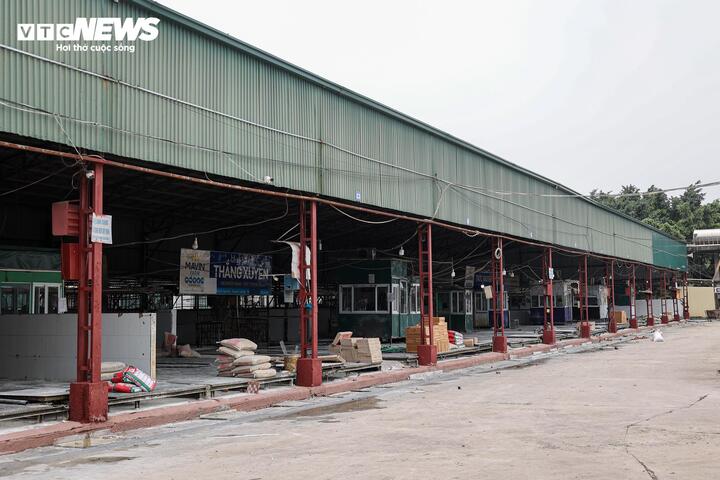 Cận cảnh l&ograve; mổ tuồn lợn bệnh v&agrave;o trường học ở H&agrave; Nội 2026 - Ảnh 4.