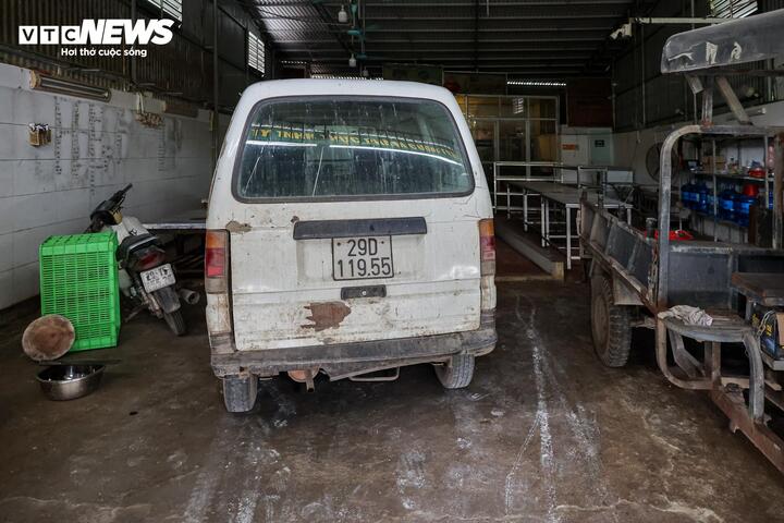 Cận cảnh l&ograve; mổ tuồn lợn bệnh v&agrave;o trường học ở H&agrave; Nội 2026 - Ảnh 17.