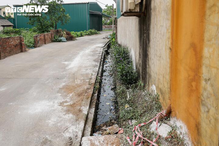 Cận cảnh l&ograve; mổ tuồn lợn bệnh v&agrave;o trường học ở H&agrave; Nội 2026 - Ảnh 18.