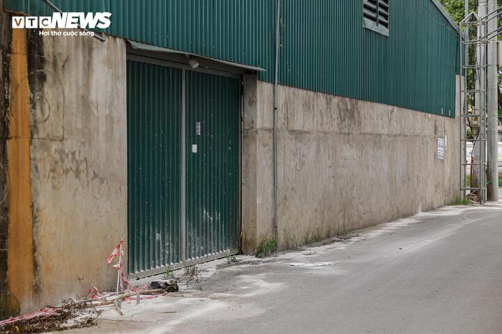 Cận cảnh l&ograve; mổ tuồn lợn bệnh v&agrave;o trường học ở H&agrave; Nội 2026 - Ảnh 19.