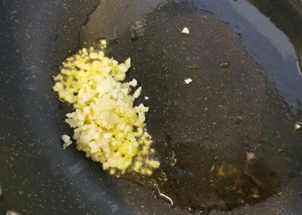 Mỗi ng&agrave;y x&agrave;o một đĩa để loại bỏ mỡ thừa, l&agrave;m sạch ruột v&agrave; gi&uacute;p nhu động ruột hoạt động trơn tru hơn! - Ảnh 3.