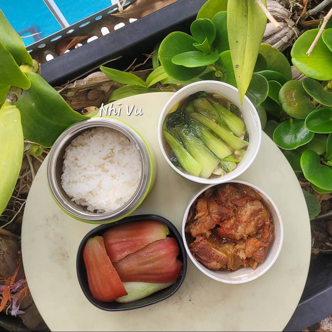 Một mẹ ở Thành phố Hồ Chí Minh phát động “chiến dịch nấu cơm 15 phút mỗi sáng” cho con mang đi học, phản ứng của bé gái khiến mẹ ngỡ ngàng- Ảnh 11. Một mẹ ở TP HCM phát động “chiến dịch nấu cơm 15 phút mỗi sáng” cho con mang đi học, phản ứng của bé gái khiến mẹ ngỡ ngàng - Ảnh 11.