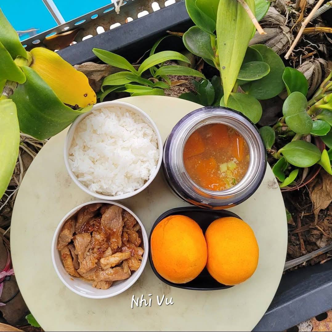 Một mẹ ở Thành phố Hồ Chí Minh phát động “chiến dịch nấu cơm 15 phút mỗi sáng” cho con mang đi học, phản ứng của bé gái khiến mẹ ngỡ ngàng- Ảnh 4. Một mẹ ở TP HCM phát động “chiến dịch nấu cơm 15 phút mỗi sáng” cho con mang đi học, phản ứng của bé gái khiến mẹ ngỡ ngàng - Ảnh 4.