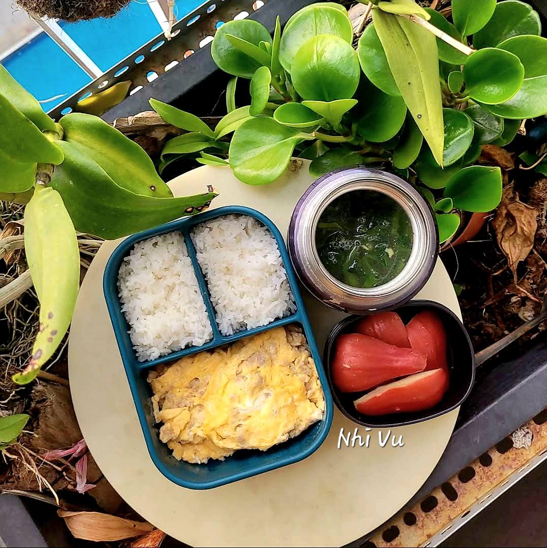 Một mẹ ở Thành phố Hồ Chí Minh phát động “chiến dịch nấu cơm 15 phút mỗi sáng” cho con mang đi học, phản ứng của bé gái khiến mẹ ngỡ ngàng- Ảnh 9. Một mẹ ở TP HCM phát động “chiến dịch nấu cơm 15 phút mỗi sáng” cho con mang đi học, phản ứng của bé gái khiến mẹ ngỡ ngàng - Ảnh 9.