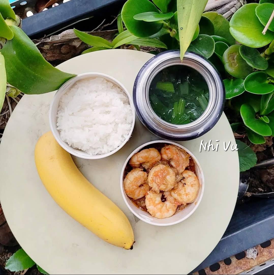 Một mẹ ở Thành phố Hồ Chí Minh phát động “chiến dịch nấu cơm 15 phút mỗi sáng” cho con mang đi học, phản ứng của bé gái khiến mẹ ngỡ ngàng- Ảnh 3. Một mẹ ở TP HCM phát động “chiến dịch nấu cơm 15 phút mỗi sáng” cho con mang đi học, phản ứng của bé gái khiến mẹ ngỡ ngàng - Ảnh 3.