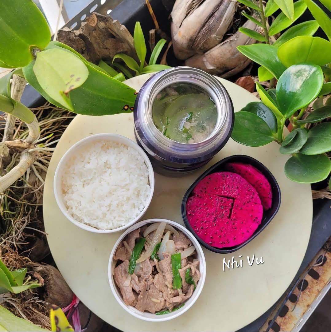 Một mẹ ở Thành phố Hồ Chí Minh phát động “chiến dịch nấu cơm 15 phút mỗi sáng” cho con mang đi học, phản ứng của bé gái khiến mẹ ngỡ ngàng- Ảnh 14. Một mẹ ở TP HCM phát động “chiến dịch nấu cơm 15 phút mỗi sáng” cho con mang đi học, phản ứng của bé gái khiến mẹ ngỡ ngàng - Ảnh 14.
