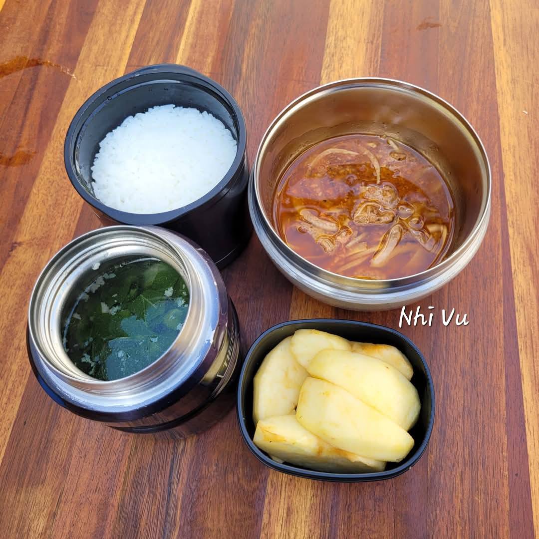 Một mẹ ở Thành phố Hồ Chí Minh phát động “chiến dịch nấu cơm 15 phút mỗi sáng” cho con mang đi học, phản ứng của bé gái khiến mẹ ngỡ ngàng- Ảnh 13. Một mẹ ở TP HCM phát động “chiến dịch nấu cơm 15 phút mỗi sáng” cho con mang đi học, phản ứng của bé gái khiến mẹ ngỡ ngàng - Ảnh 13.