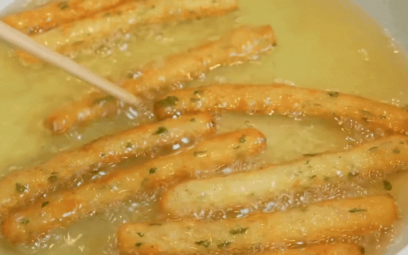 Cách làm bánh khoai tây phô mai chiên giòn rụm, béo ngậy ăn là ghiền! - Ảnh 12.