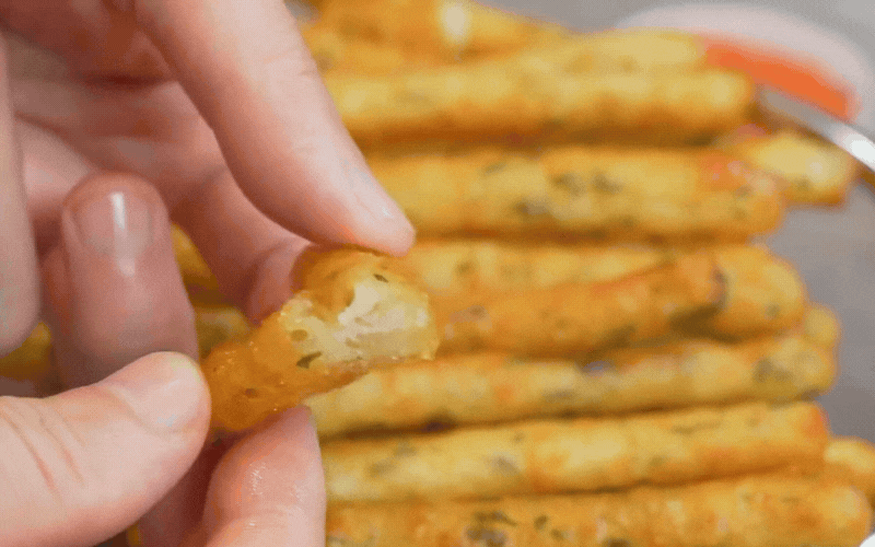 Cách làm bánh khoai tây phô mai chiên giòn rụm, béo ngậy ăn là ghiền! - Ảnh 13.
