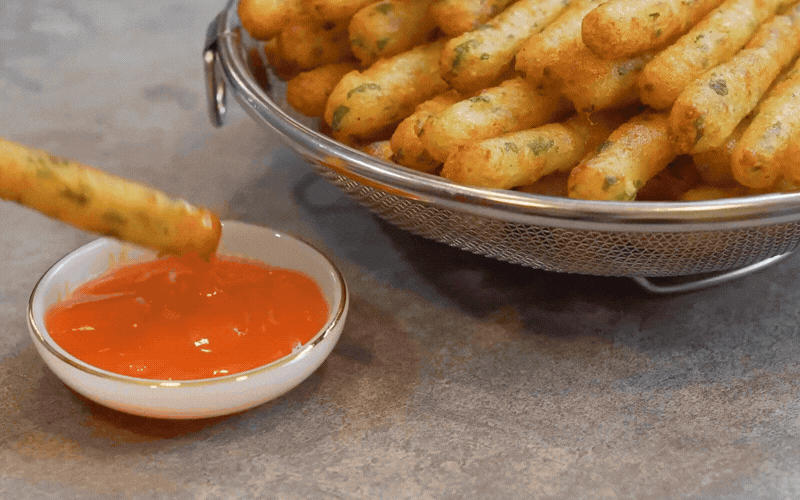 Cách làm bánh khoai tây phô mai chiên giòn rụm, béo ngậy ăn là ghiền! - Ảnh 1.