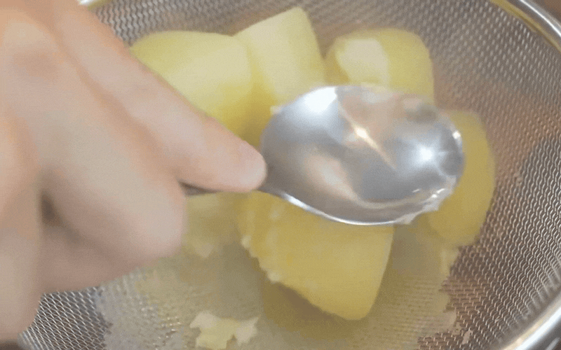 Cách làm bánh khoai tây phô mai chiên giòn rụm, béo ngậy ăn là ghiền! - Ảnh 3.