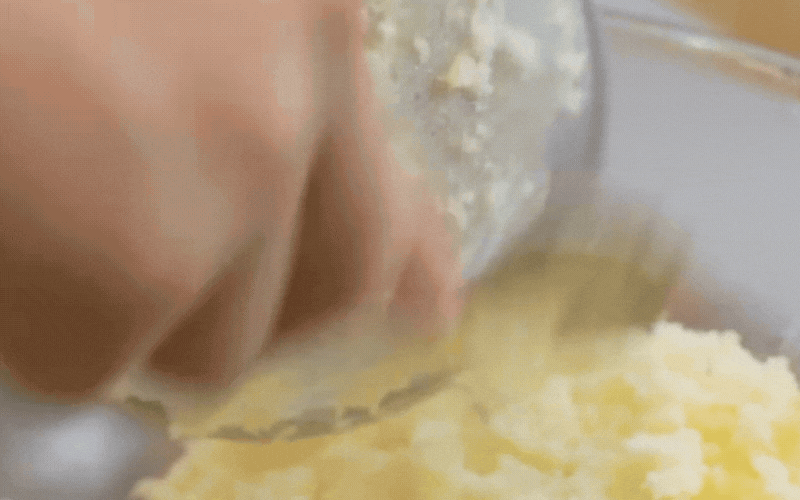 Cách làm bánh khoai tây phô mai chiên giòn rụm, béo ngậy ăn là ghiền! - Ảnh 4.