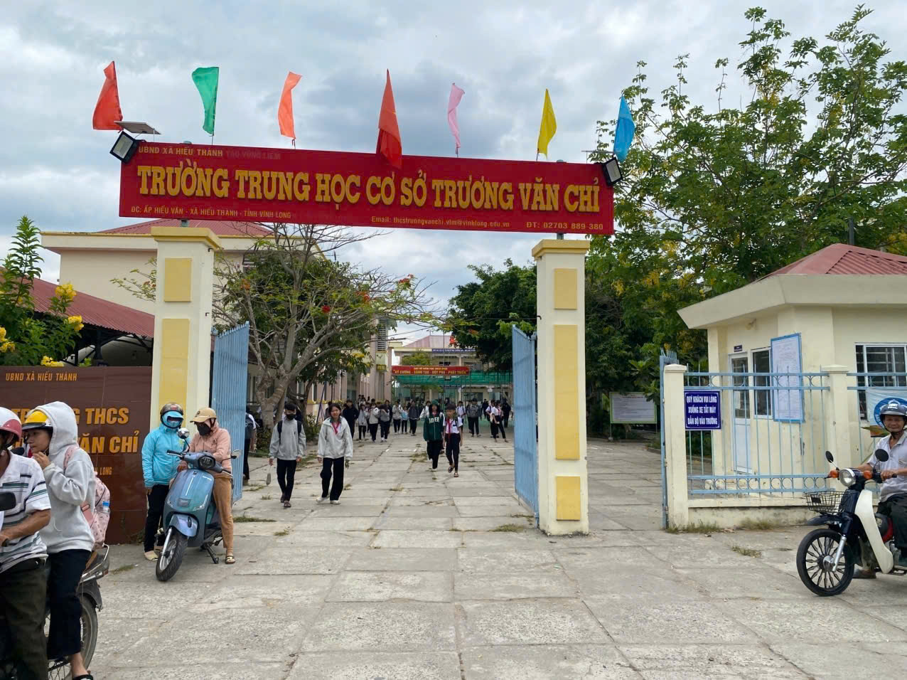 17 học sinh đồng loạt l&ecirc;n tiếng về việc bị gi&aacute;o vi&ecirc;n 