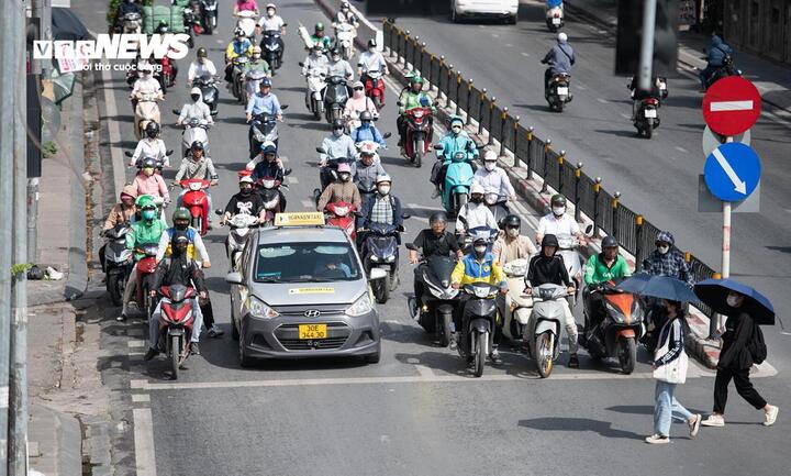 Dự b&aacute;o thời tiết H&agrave; Nội ng&agrave;y 21/4/2026: Nắng n&oacute;ng với nhiệt độ cao nhất 32&deg;C - Ảnh 1.