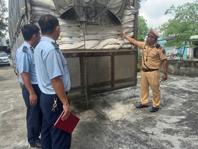 Kiểm tra bất ngờ hộ kinh doanh tại H&agrave; Nội: Xử phạt h&agrave;ng tỷ đồng v&agrave; chuyển cơ quan điều tra - Ảnh 2.